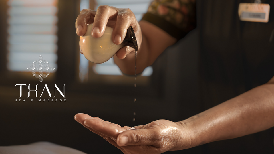 สัมผัสความผ่อนคลาย…ผ่านน้ำมันสูตรเฉพาะของ Thanspa